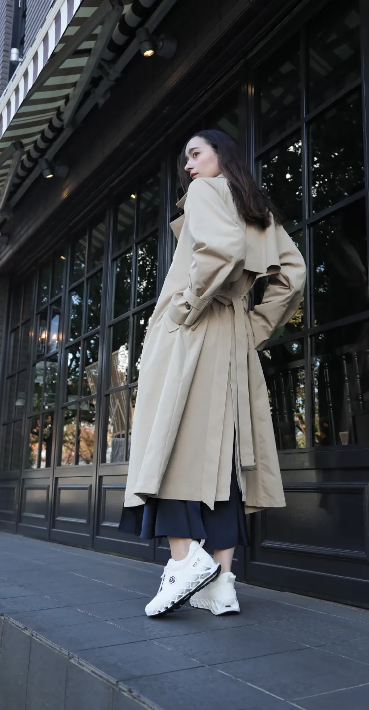 イメージモデル（バランスコアスニーカー3を履いた女性モデル）