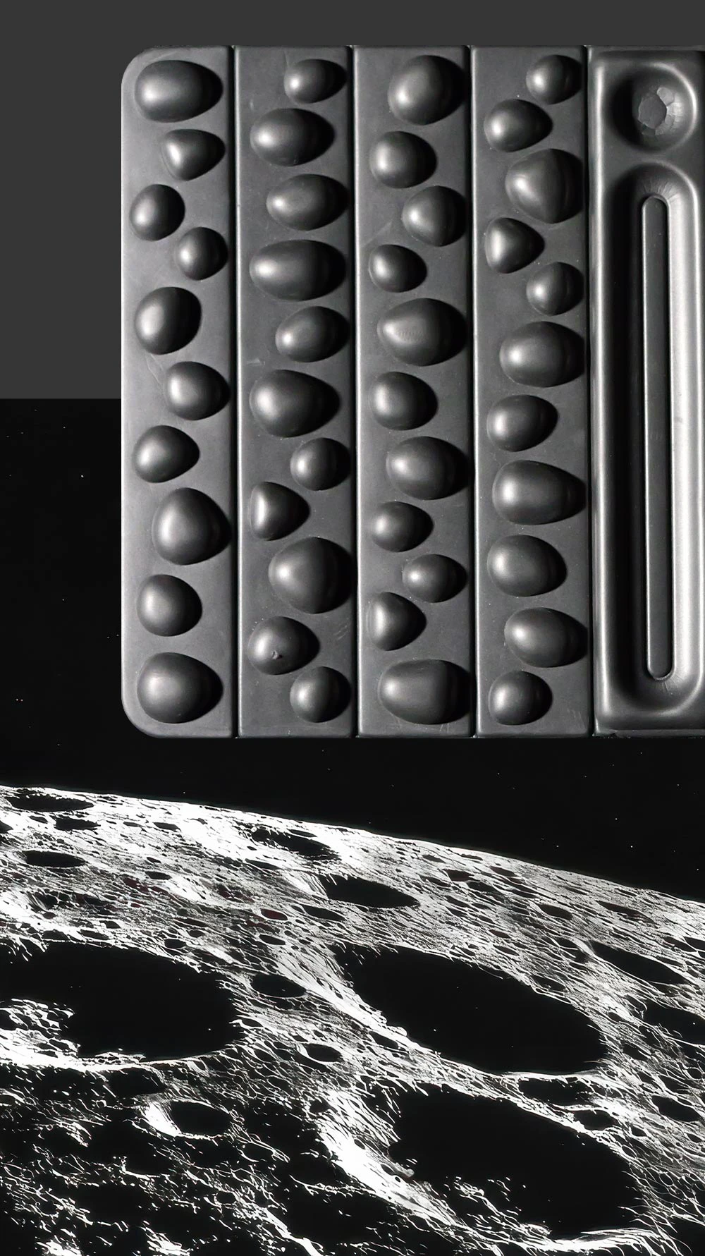 ランダムな凸凹が痛くなく心地よいマッサージマット