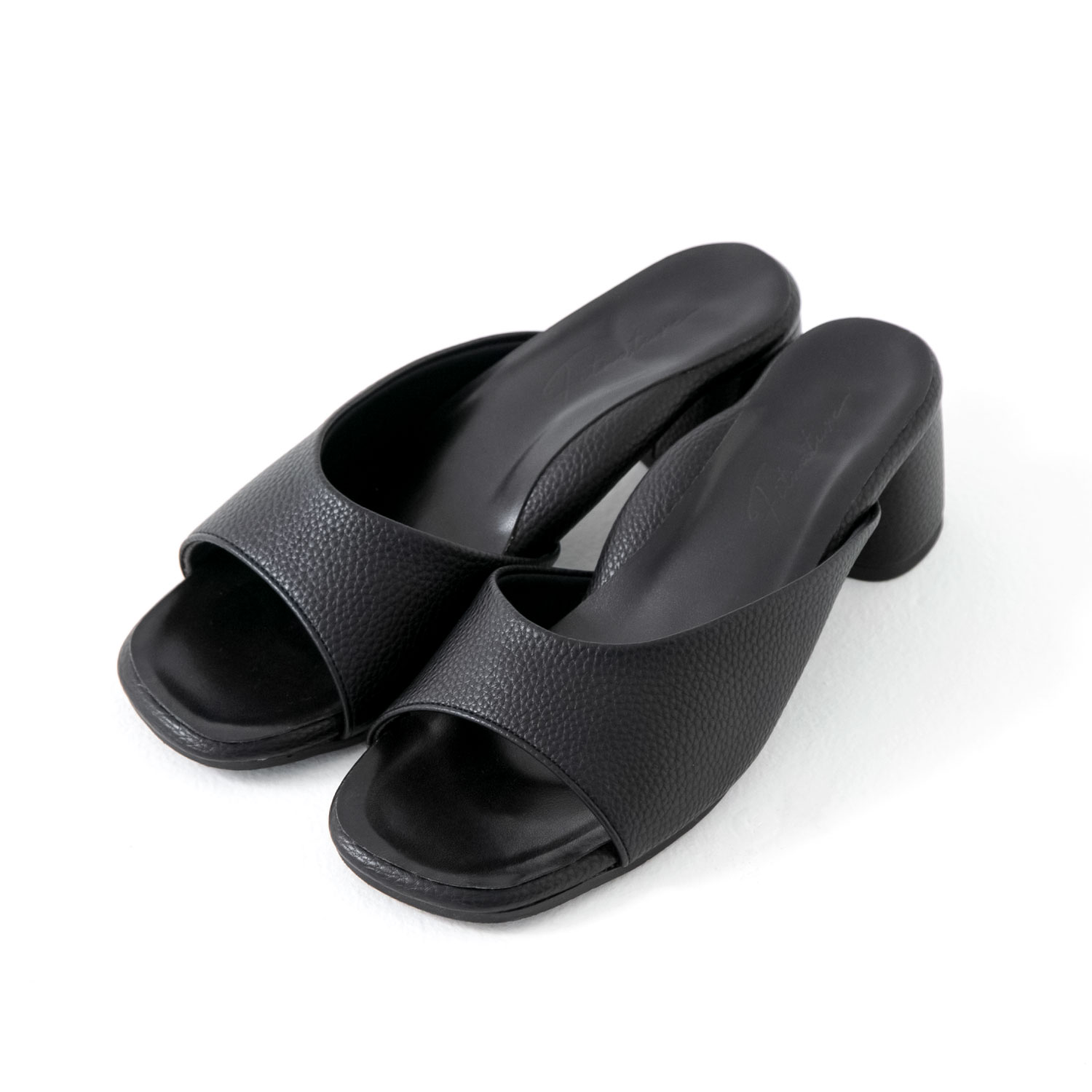 Foot Care Mule　Black 斜め前面