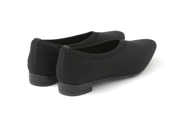 整体ニットパンプス 斜め後ろ  ブラック