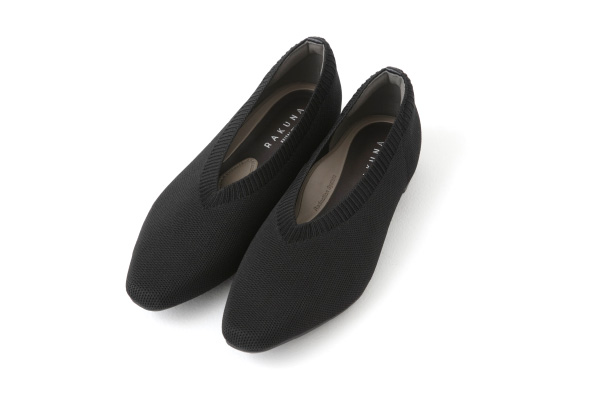 整体ニットパンプス 斜め前 ブラック