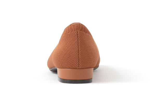 整体ニットパンプス 背面 ブラウン