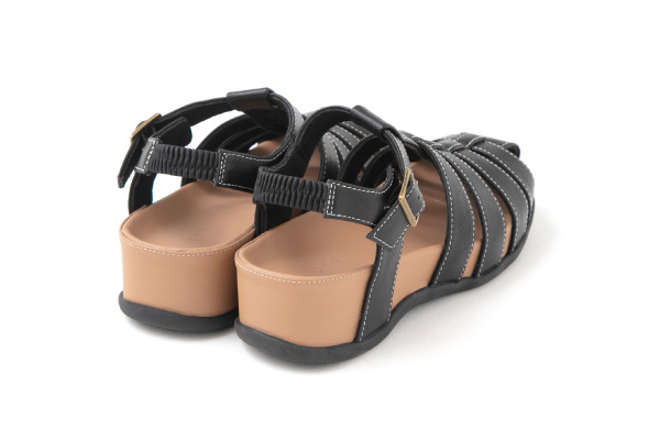 整体サンダル グルカタイプ  斜め後ろ　ブラック