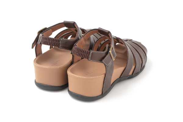 整体サンダル グルカタイプ  斜め後ろ ブラウン