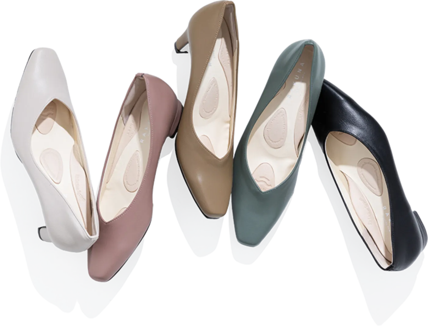 5色あるカラー整体パンプスが並ぶ画像