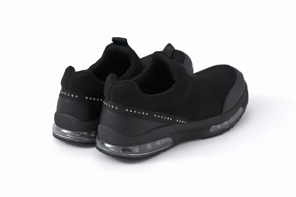 整体スニーカー（スリッポンタイプ） 斜め後ろ ブラック