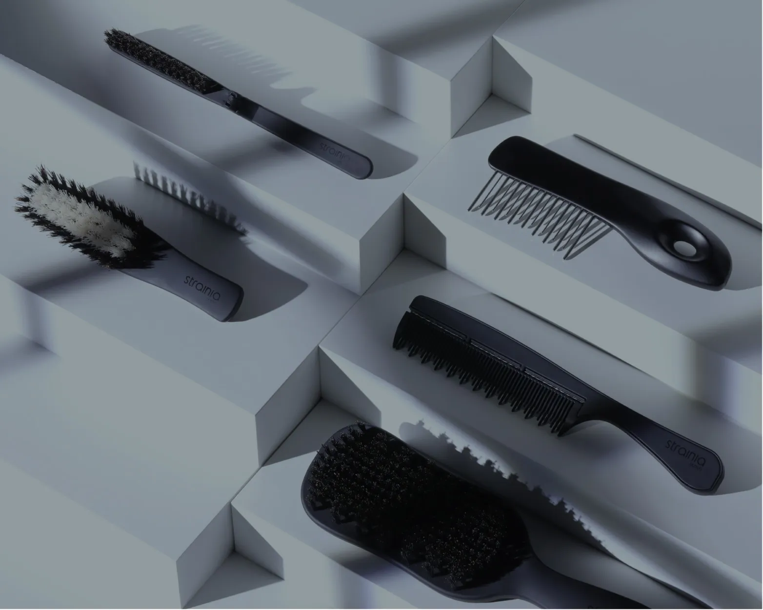 strainiaをイメージする、strainiaシリーズのブラシなどを並べた画像