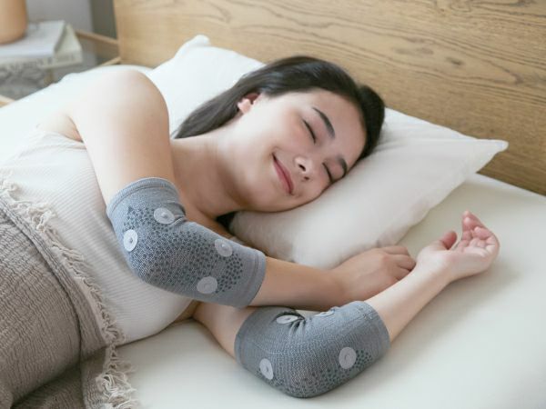 メディカル磁気サポーターひじ用　着用イメージ02