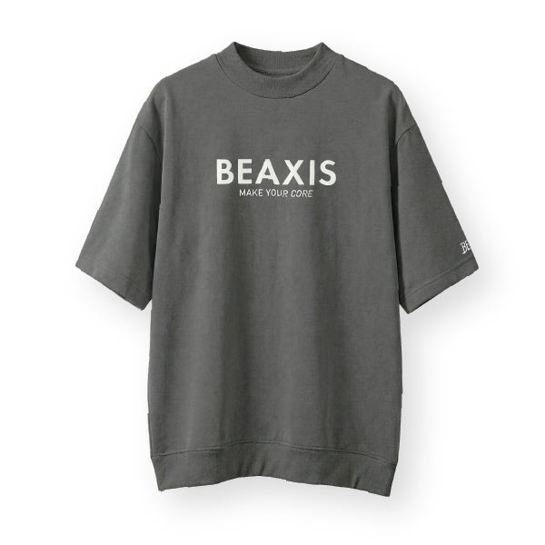 モックネックオーバーTシャツ ゴシックロゴ BEAXIS(ビーアクシス